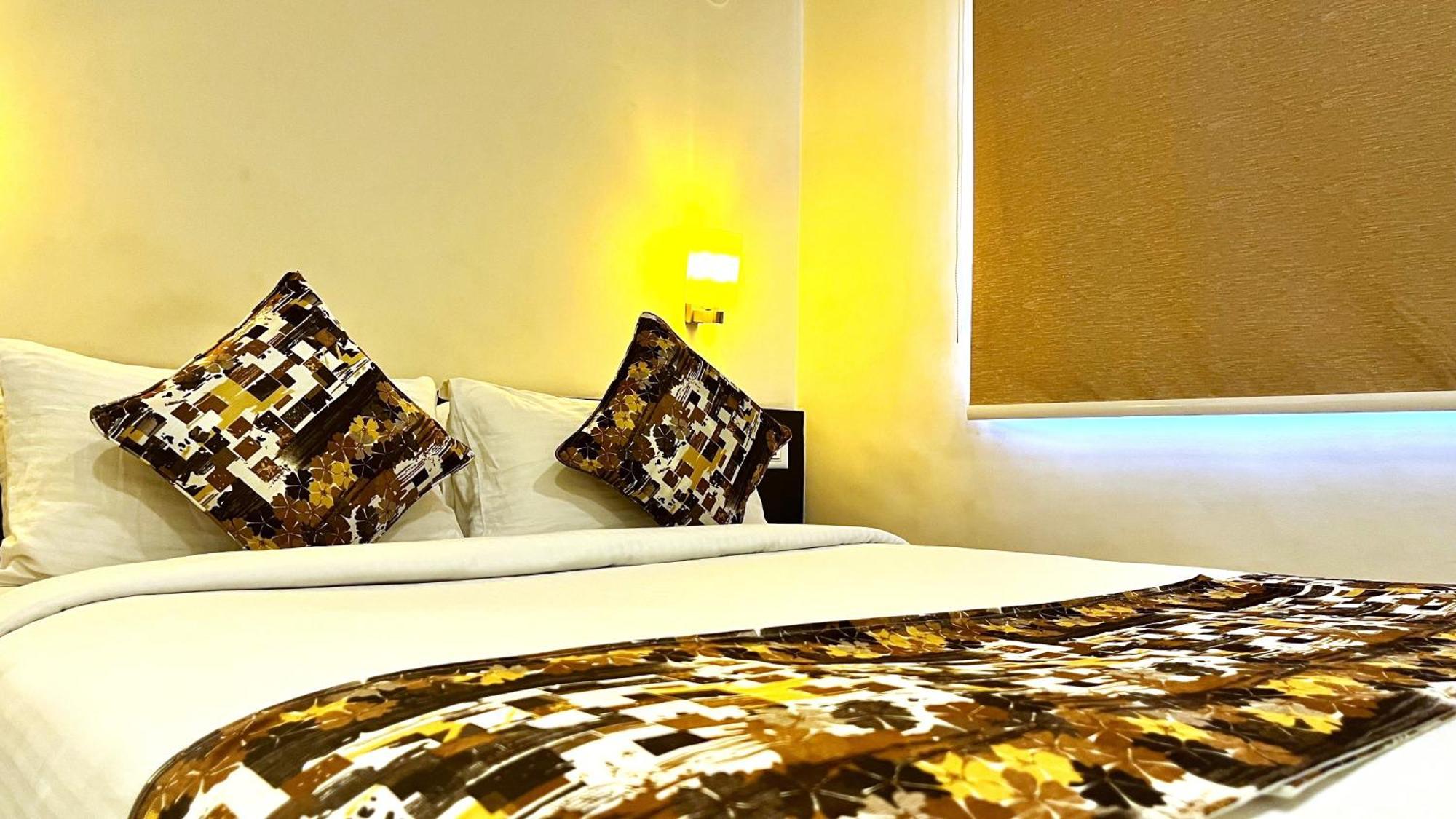 Athasri Hotel Hsr Layout Бангалор Экстерьер фото